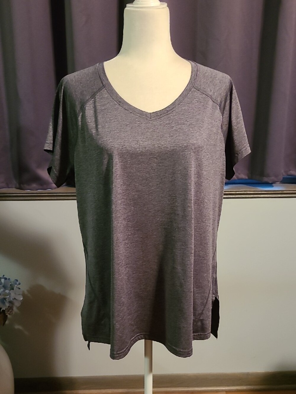 Tek Gear Athletic Gray Women's V-Neck Short Sleeve Tee - XL - Picture 2 of 8